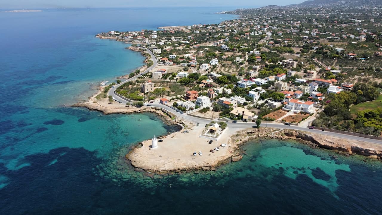 Albanien — die albanische Riviera, ein türkisfarbener Strand am Ionischen Meer